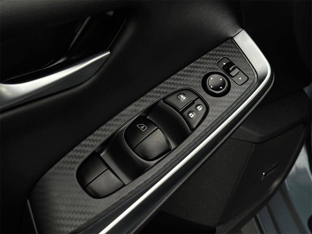 Used 2025 Nissan Sentra SR w/ SR Premium Package image 11