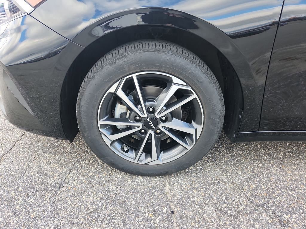 Certified 2023 Kia Forte LXS w/ LXS Technology Package image 23