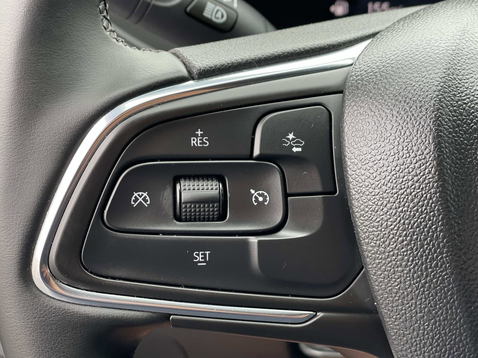 Used 2025 Buick Envista Sport Touring image 11