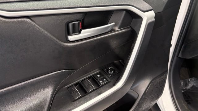 Used 2025 Toyota RAV4 XLE FWD image 15