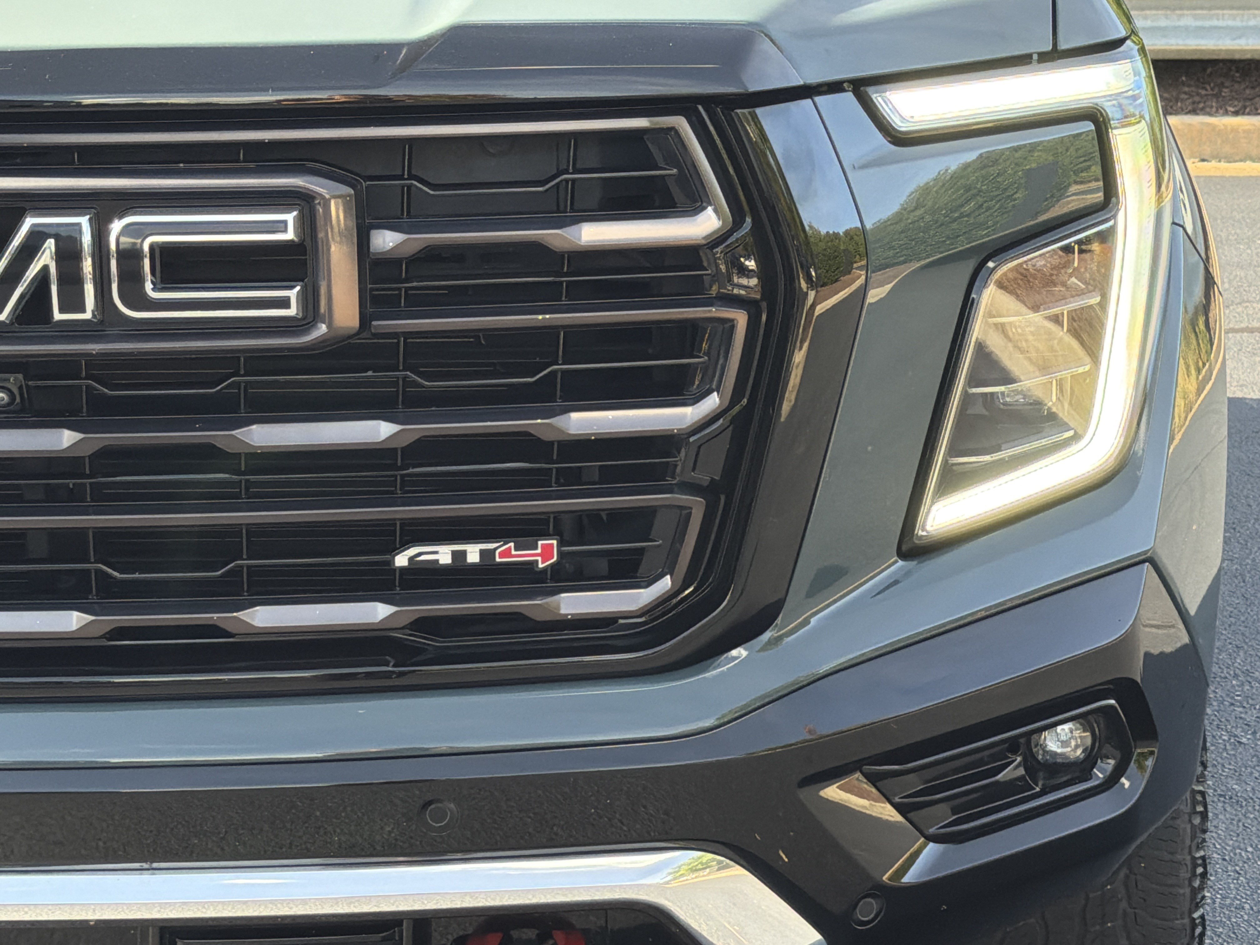 Used 2025 GMC Yukon AT4 Ultimate AWD/4WD image 21