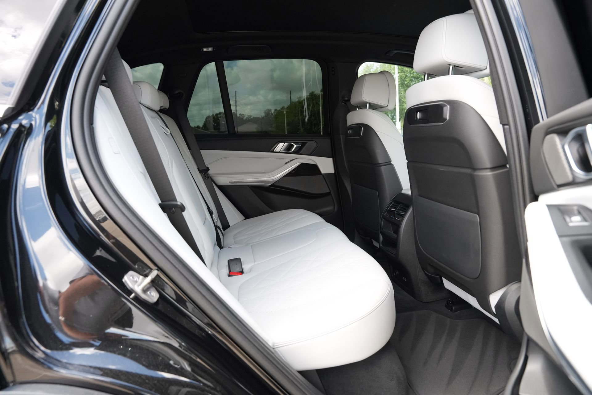 Used 2024 BMW X5 sDrive40i w/ Premium Package image 21