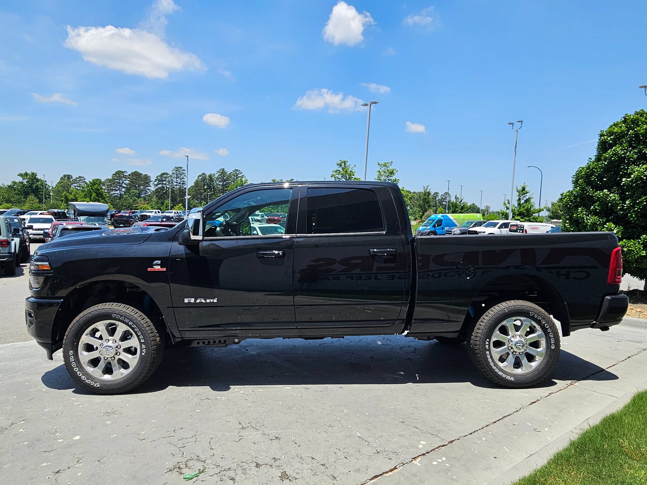 New 2026 RAM 2500 Laramie w/ Sport Appearance Package AWD/4WD image 4