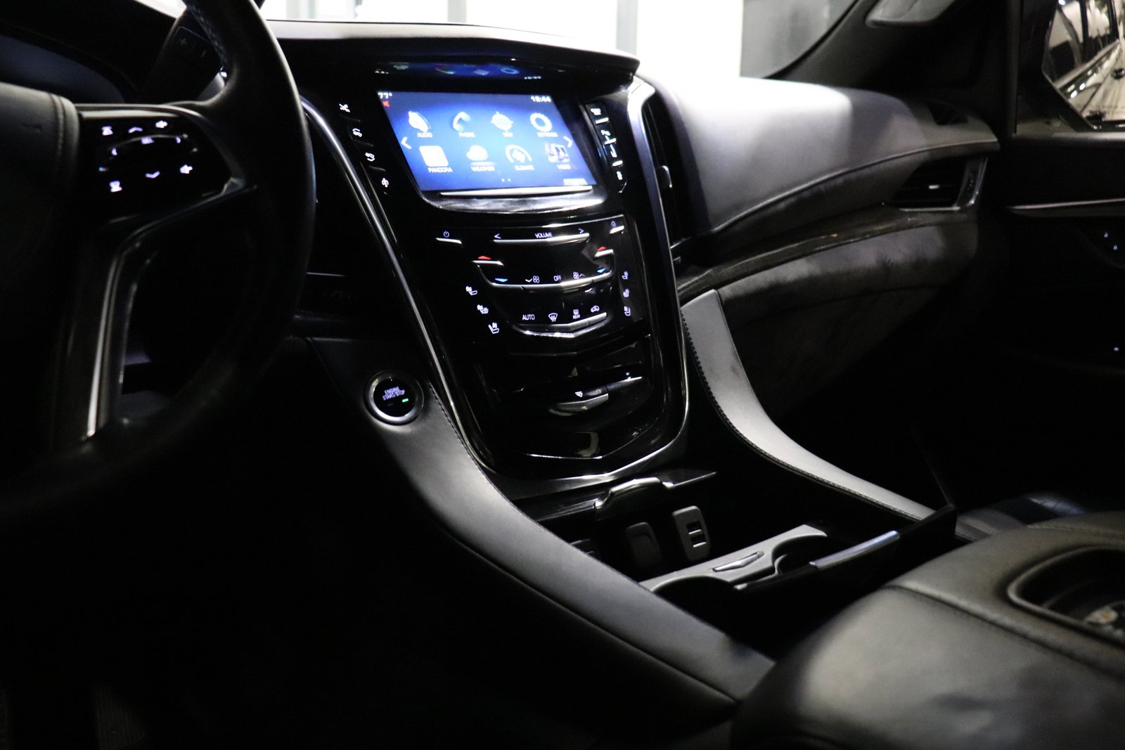 Used 2015 Cadillac Escalade Platinum image 34