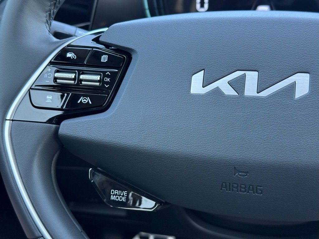 New 2025 Kia Niro SX Touring image 19
