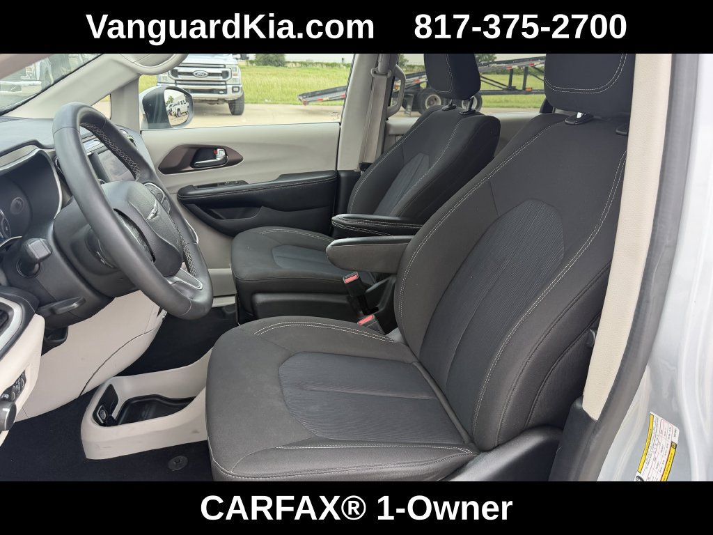 Used 2022 Chrysler Voyager LX FWD image 27