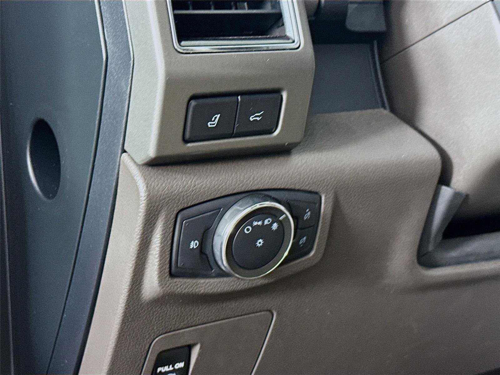 Used 2021 Ford Expedition Max XLT image 4
