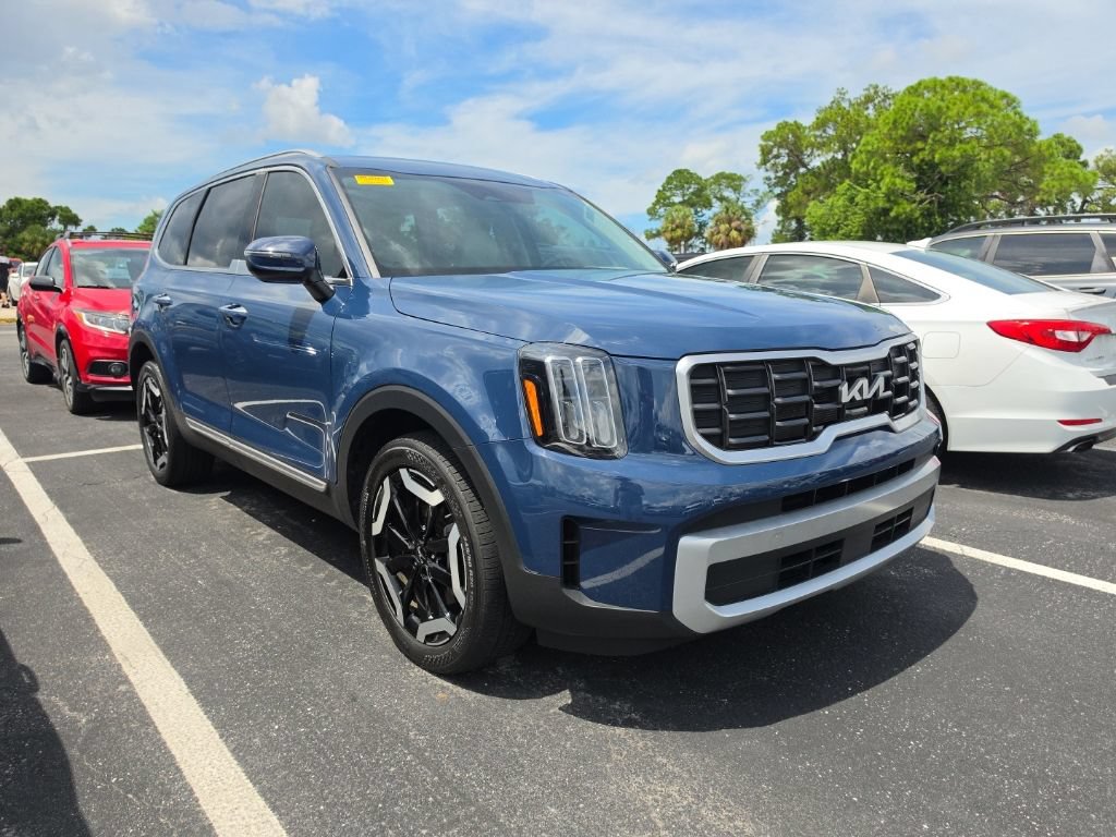 Certified 2024 Kia Telluride S w/ S Sunroof Package FWD image 2