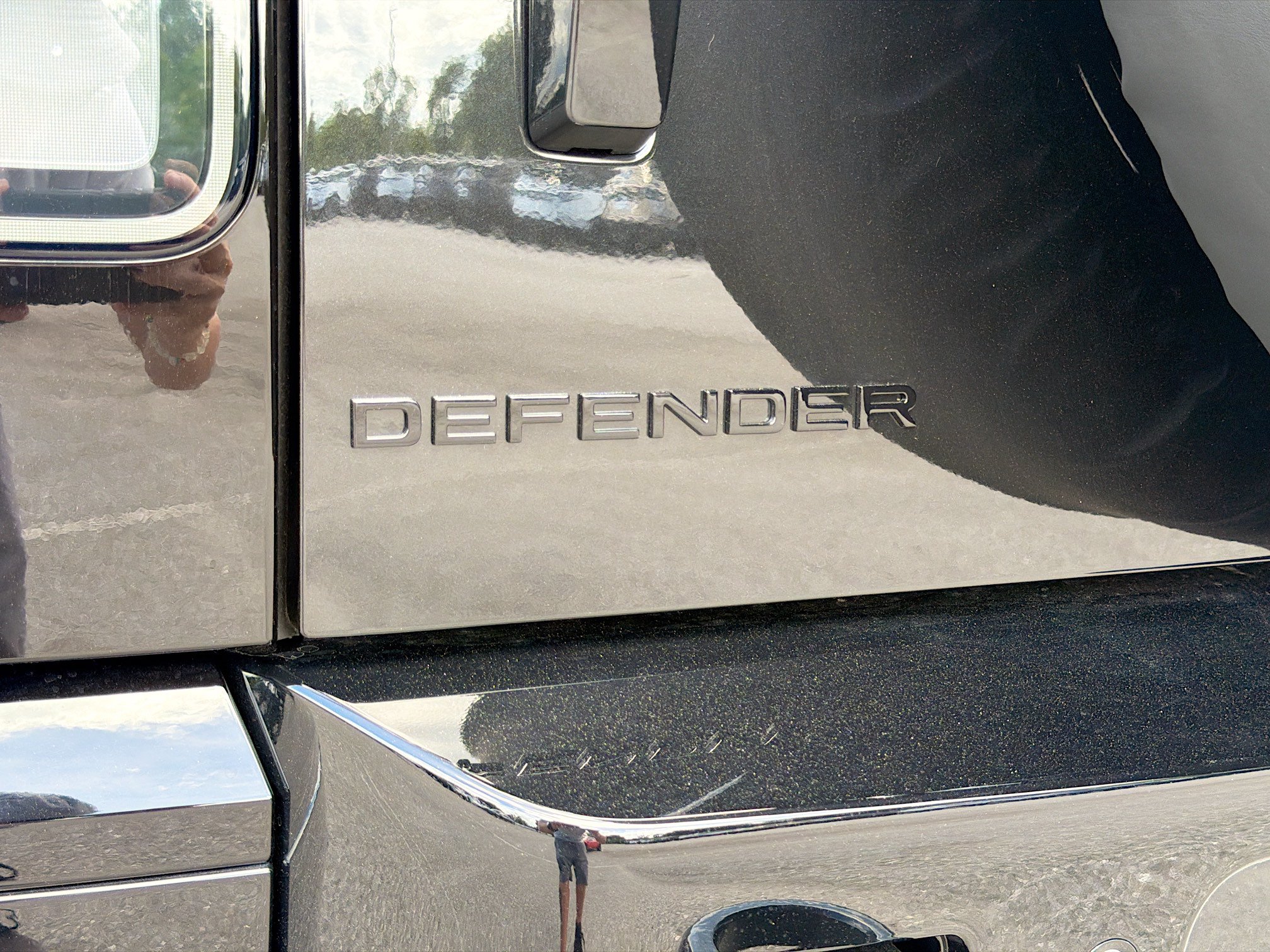 New 2026 Land Rover Defender 90 V8 AWD/4WD image 11