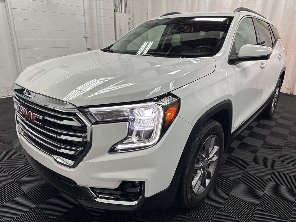 Used 2024 GMC Terrain SLT AWD/4WD image 5