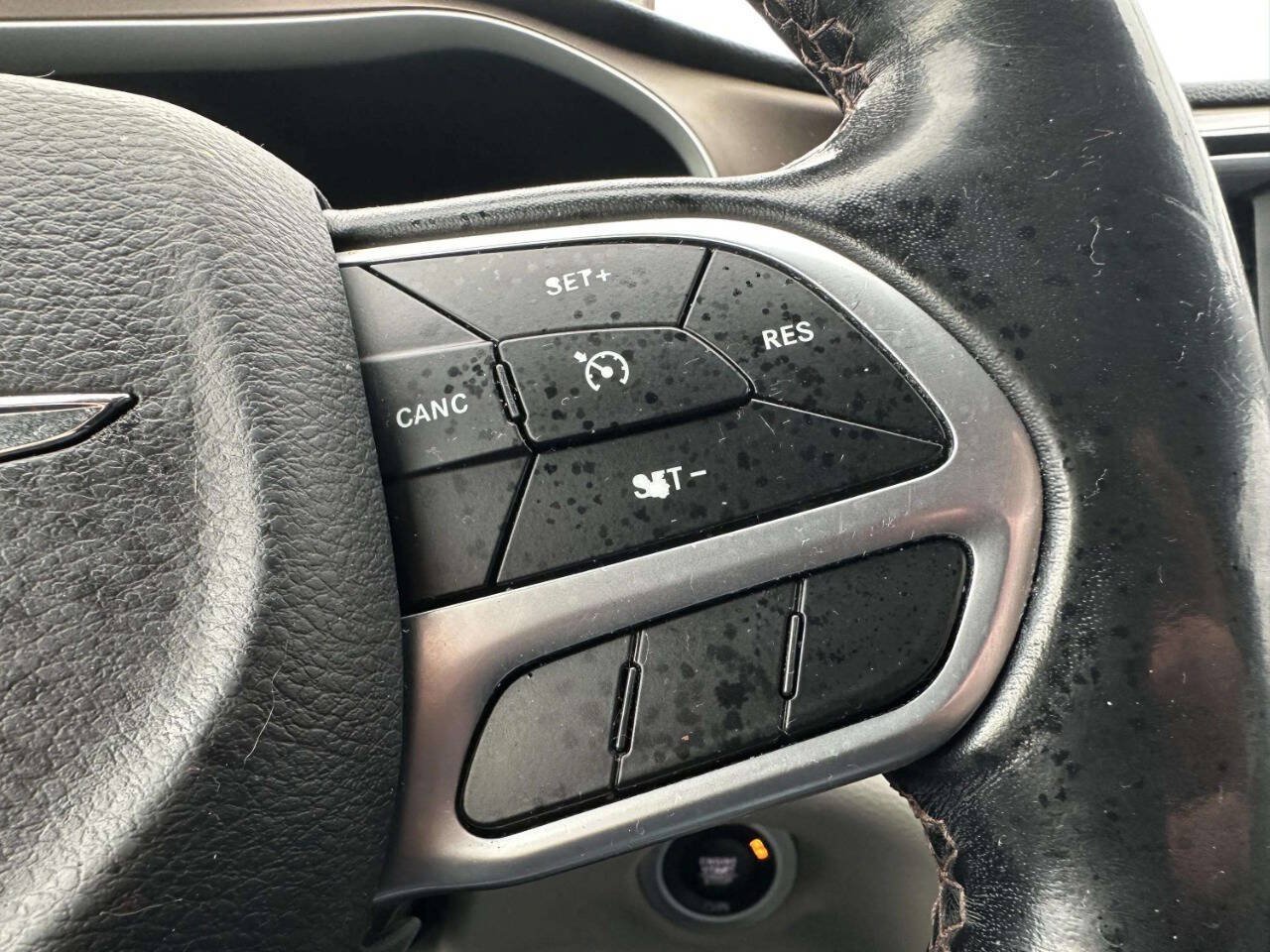 Used 2019 Chrysler Pacifica Touring-L FWD image 25