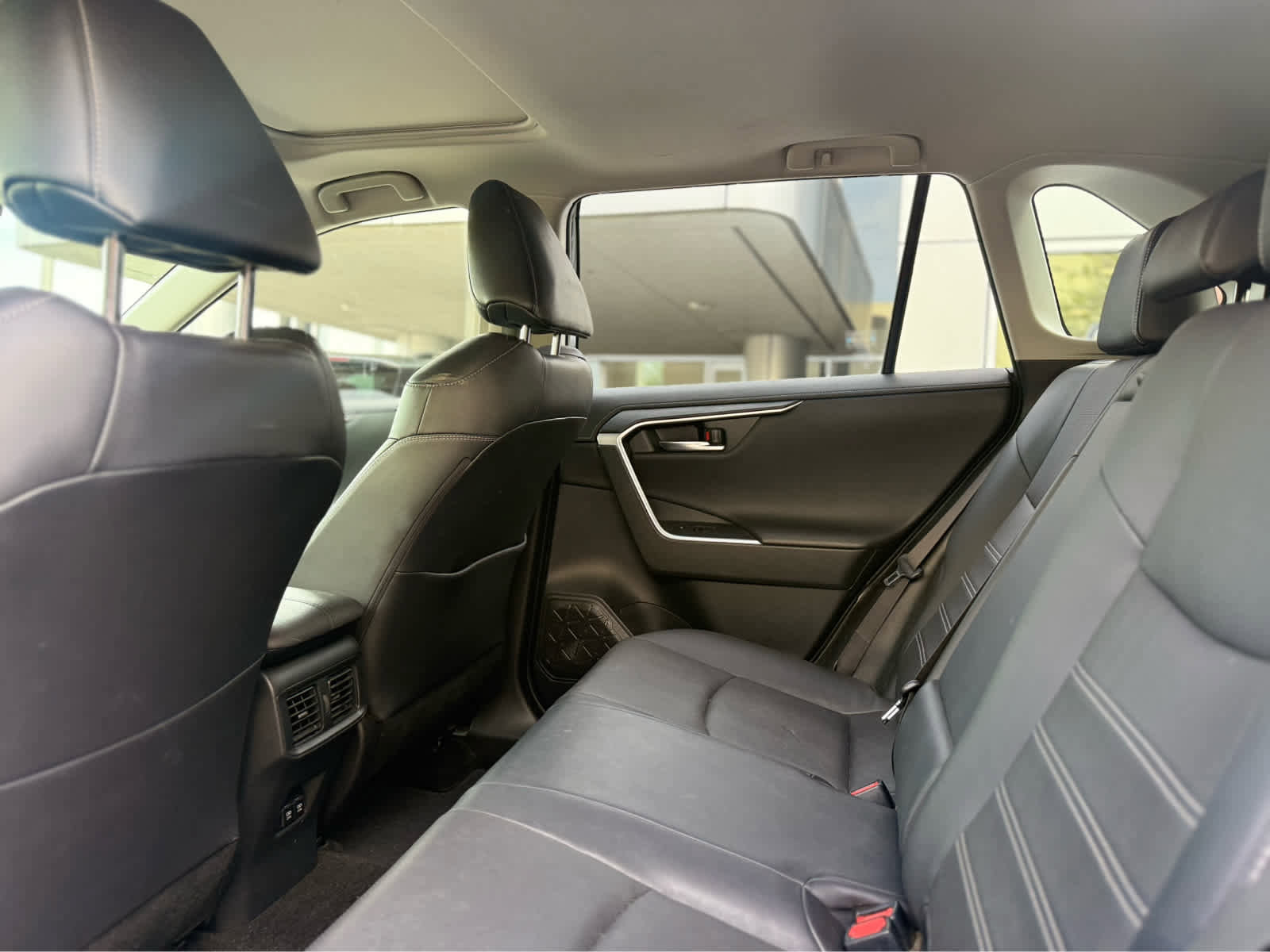 Used 2019 Toyota RAV4 Limited image 7