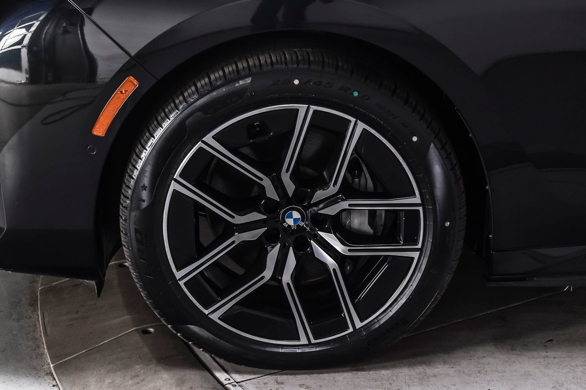 Used 2023 BMW i7 xDrive60 AWD/4WD image 10