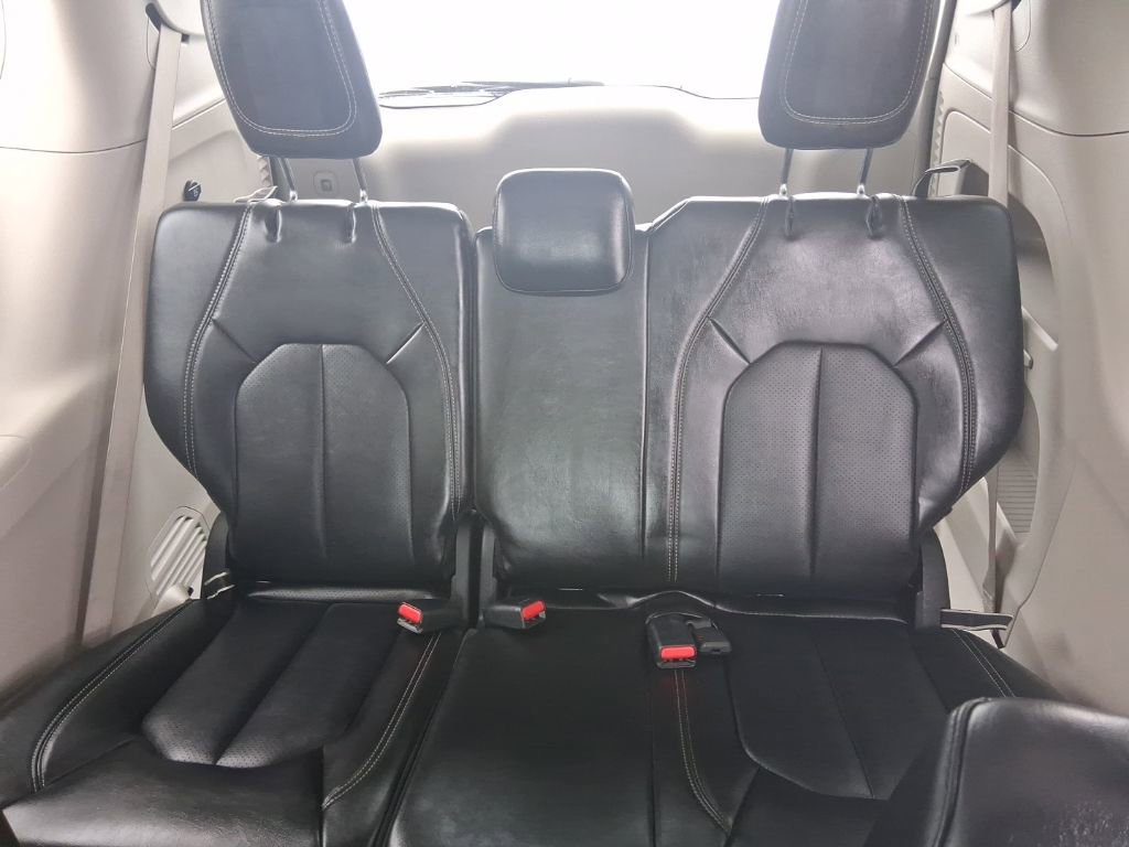 Used 2024 Chrysler Pacifica Touring-L image 20