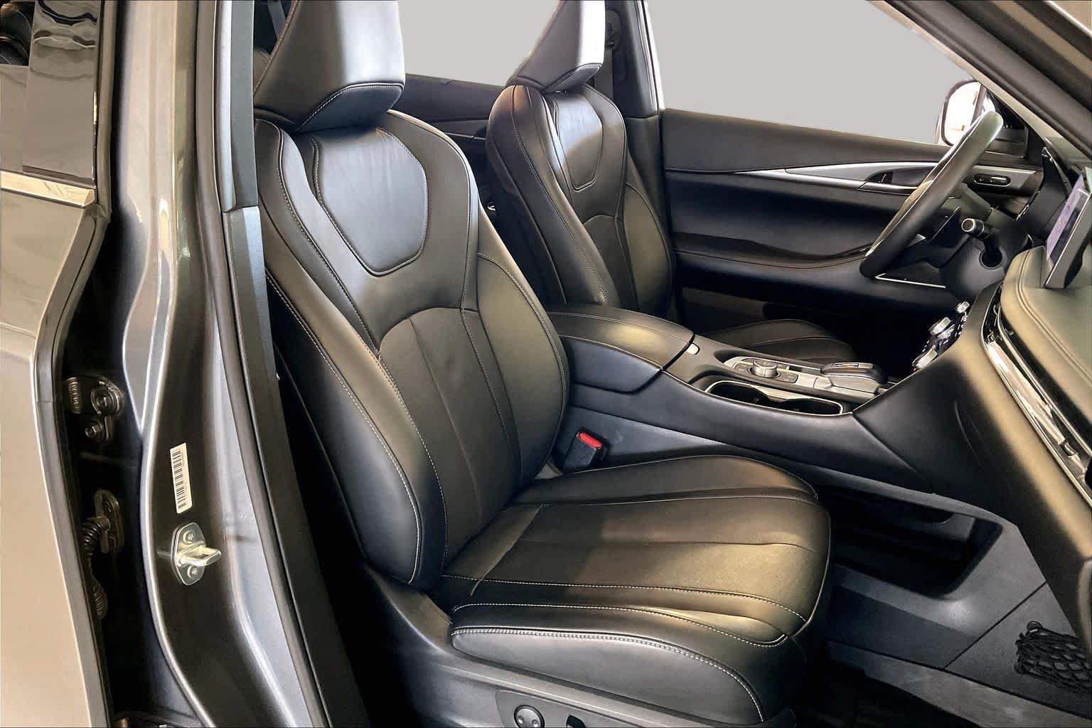 Used 2023 INFINITI QX60 Luxe w/ Vision Package FWD image 8