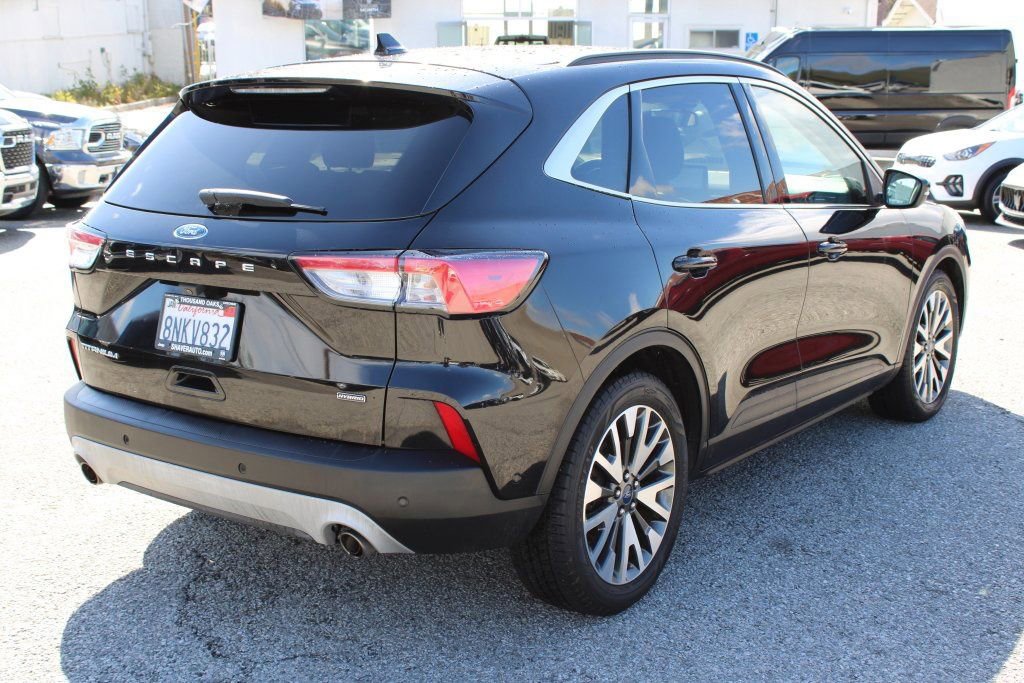 Used 2020 Ford Escape Titanium image 4