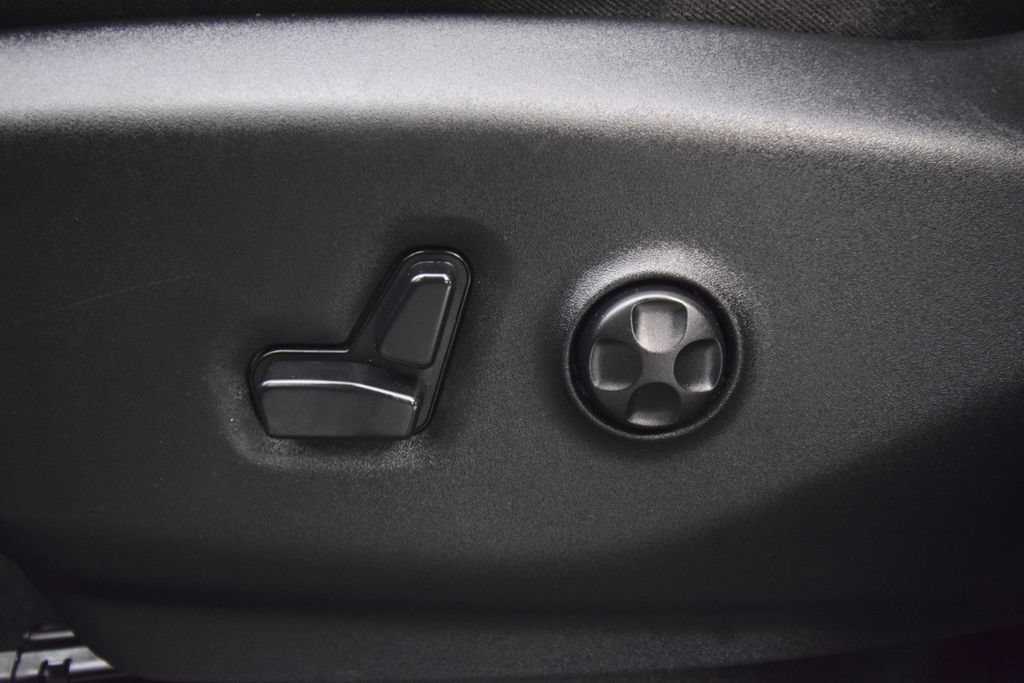 Used 2020 Chrysler Pacifica Touring-L Plus FWD image 25
