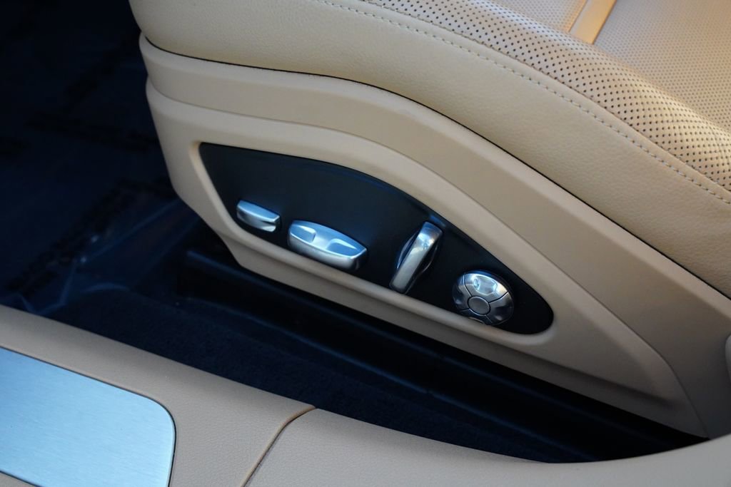 Used 2020 Porsche Panamera 4 AWD/4WD image 7