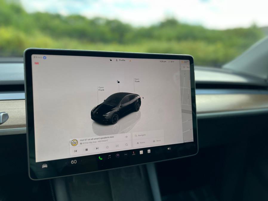 Used 2022 Tesla Model Y Long Range image 25