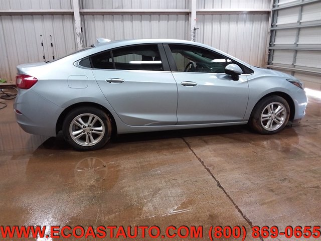 Used 2017 Chevrolet Cruze LT w/ Convenience Package FWD image 5