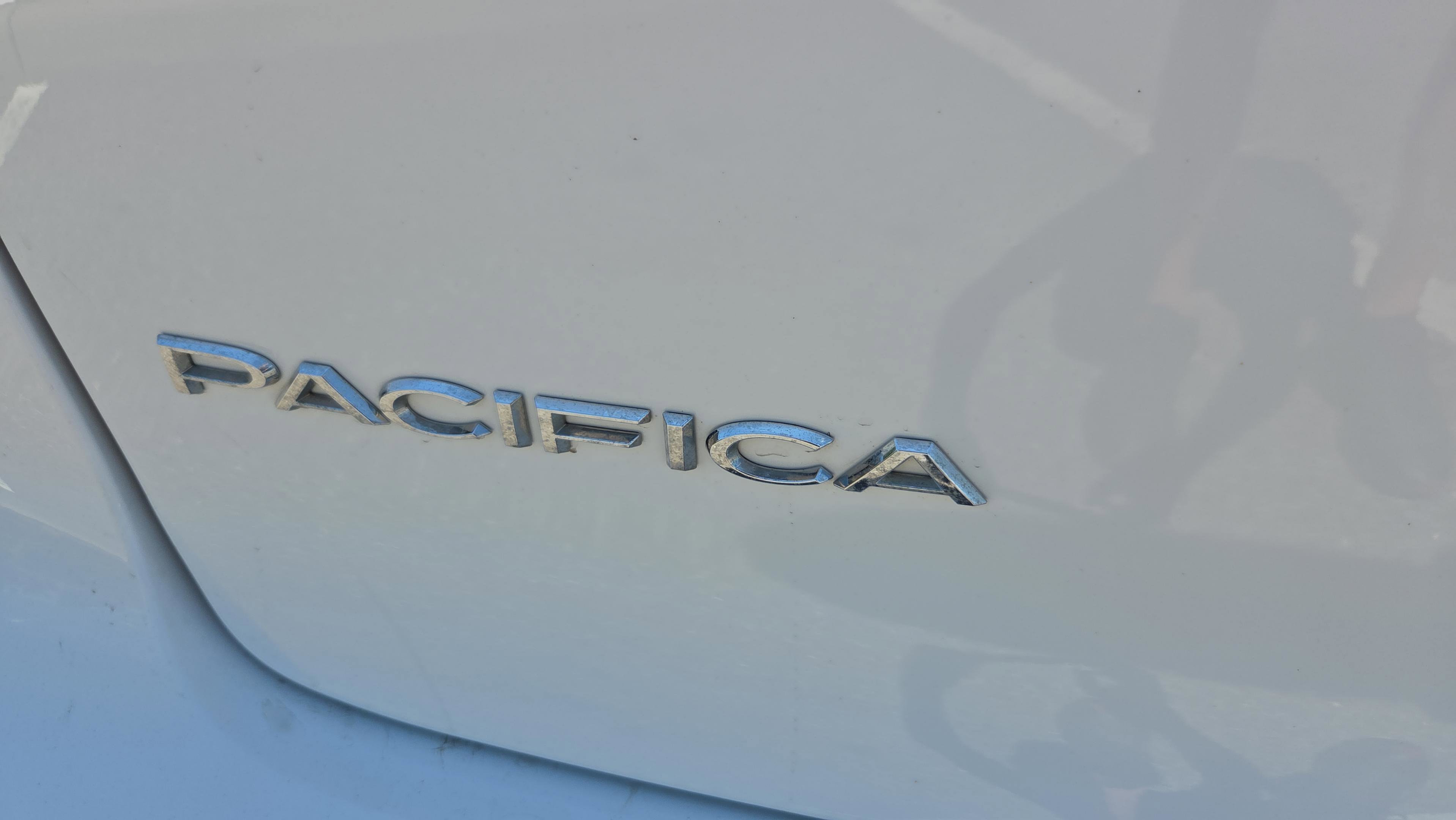Used 2024 Chrysler Pacifica Touring-L image 30
