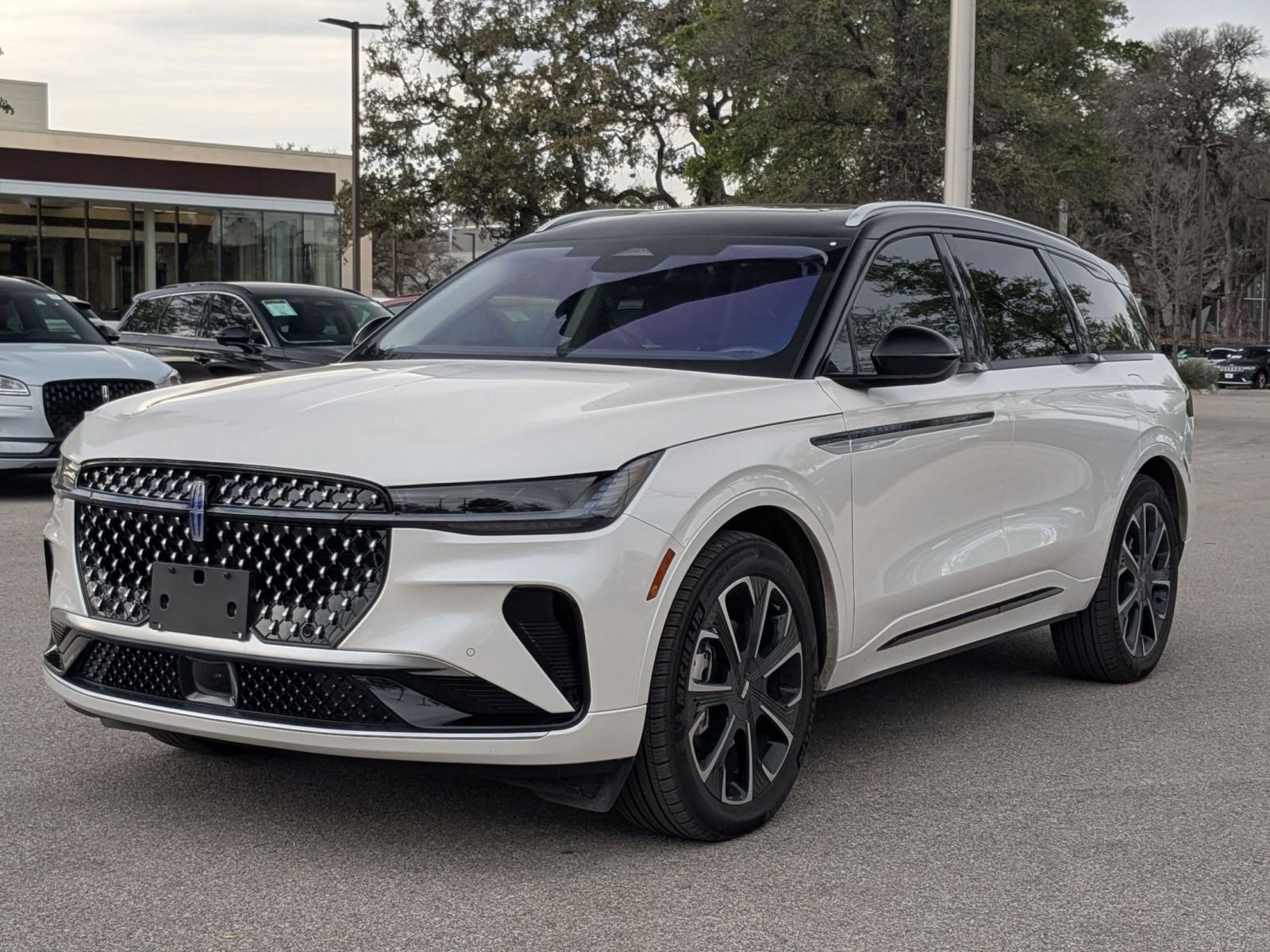 Used 2025 Lincoln Nautilus Reserve image 7