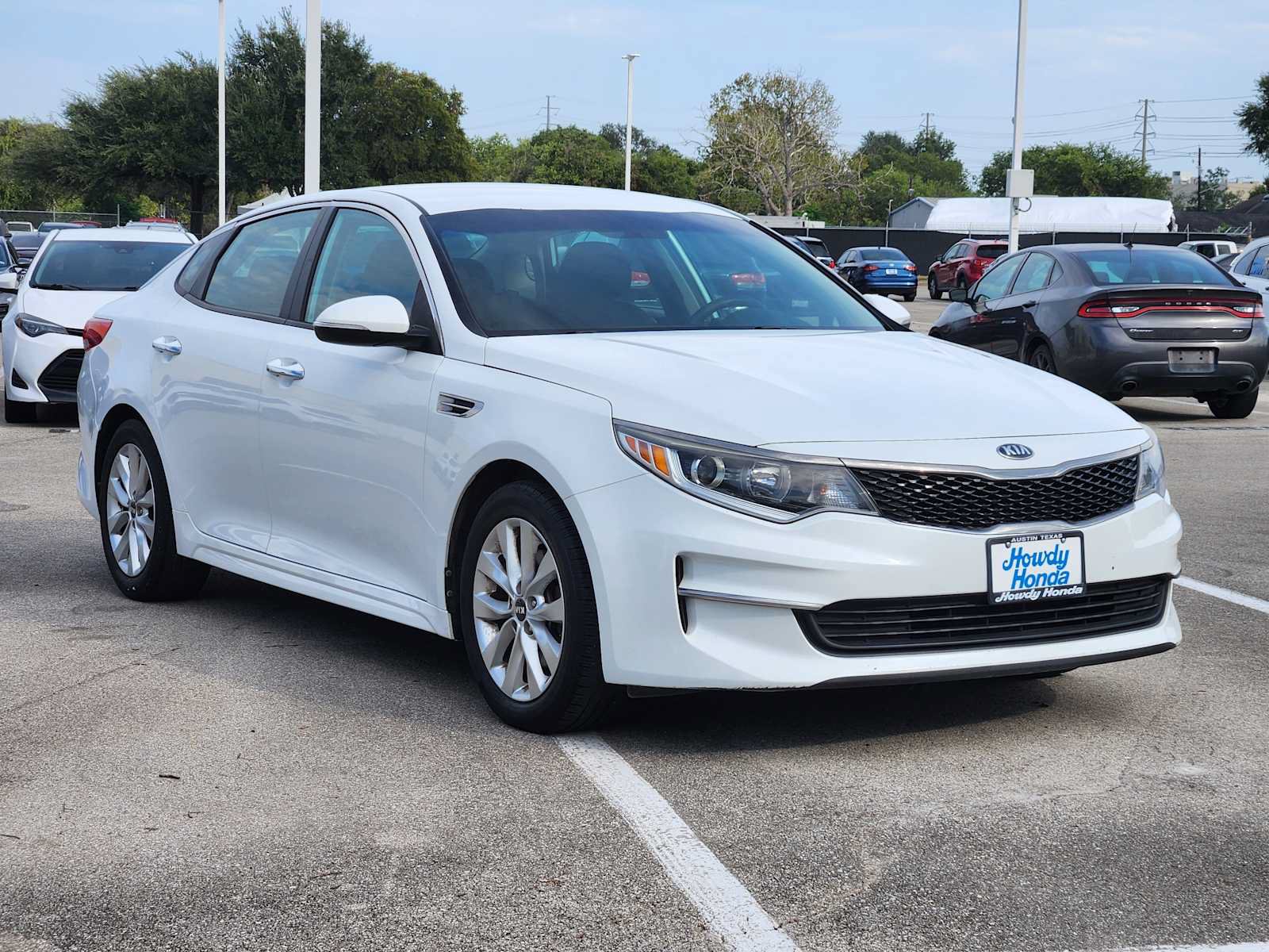 Used 2017 Kia Optima LX FWD image 3