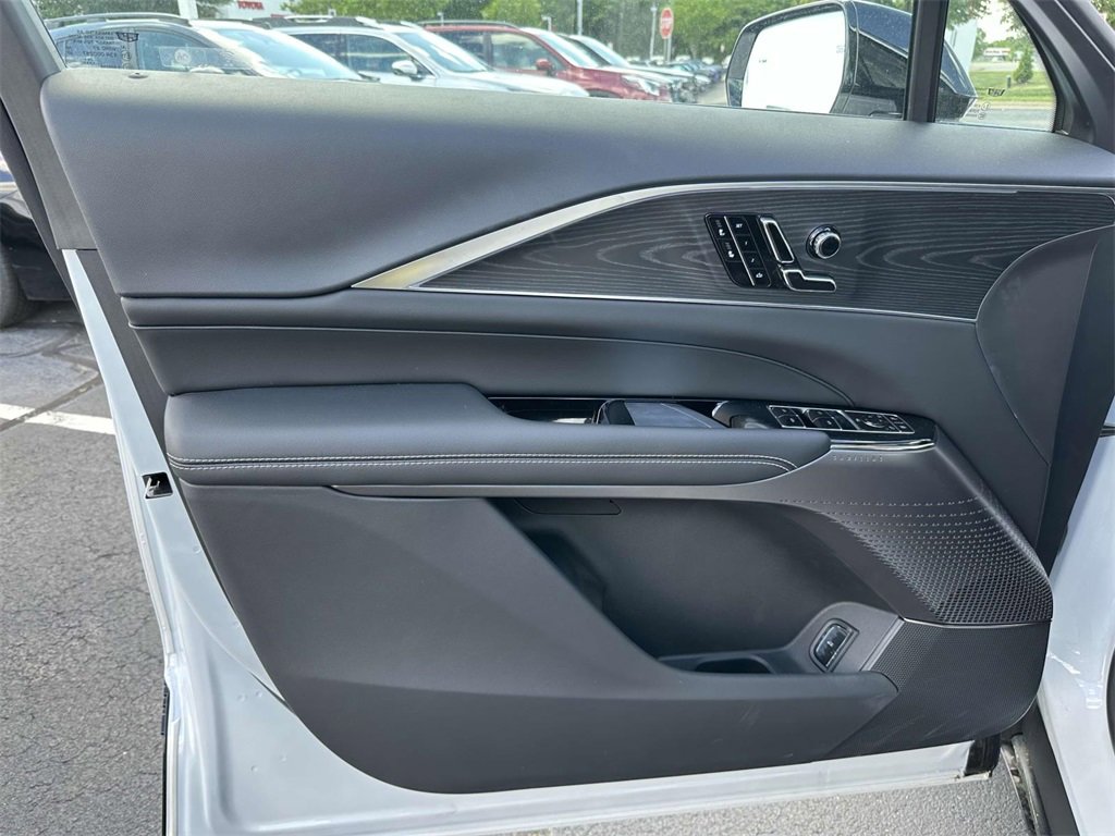 New 2025 Cadillac Lyriq Luxury image 14