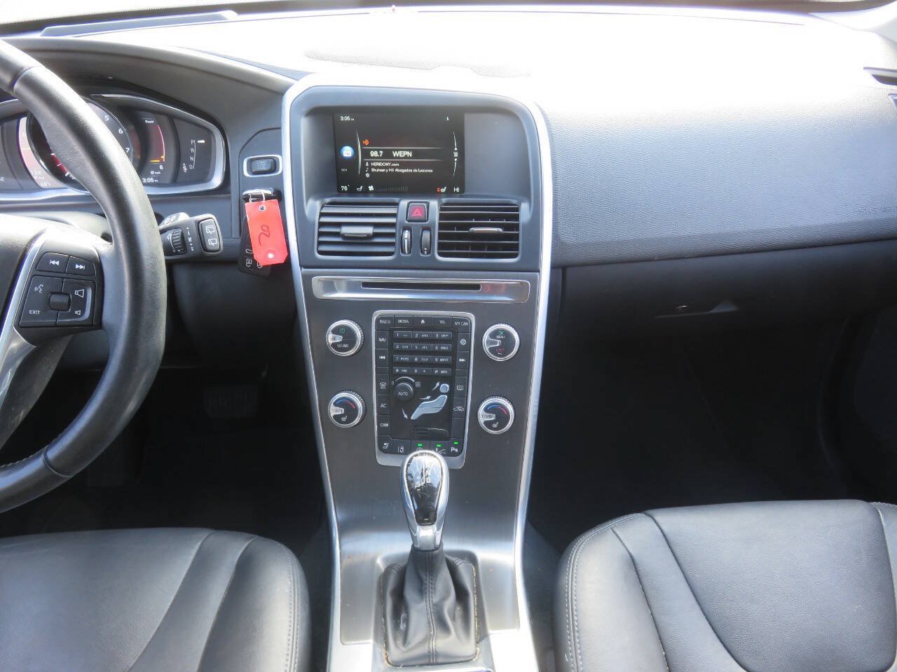Used 2016 Volvo XC60 T6 Platinum AWD/4WD image 16