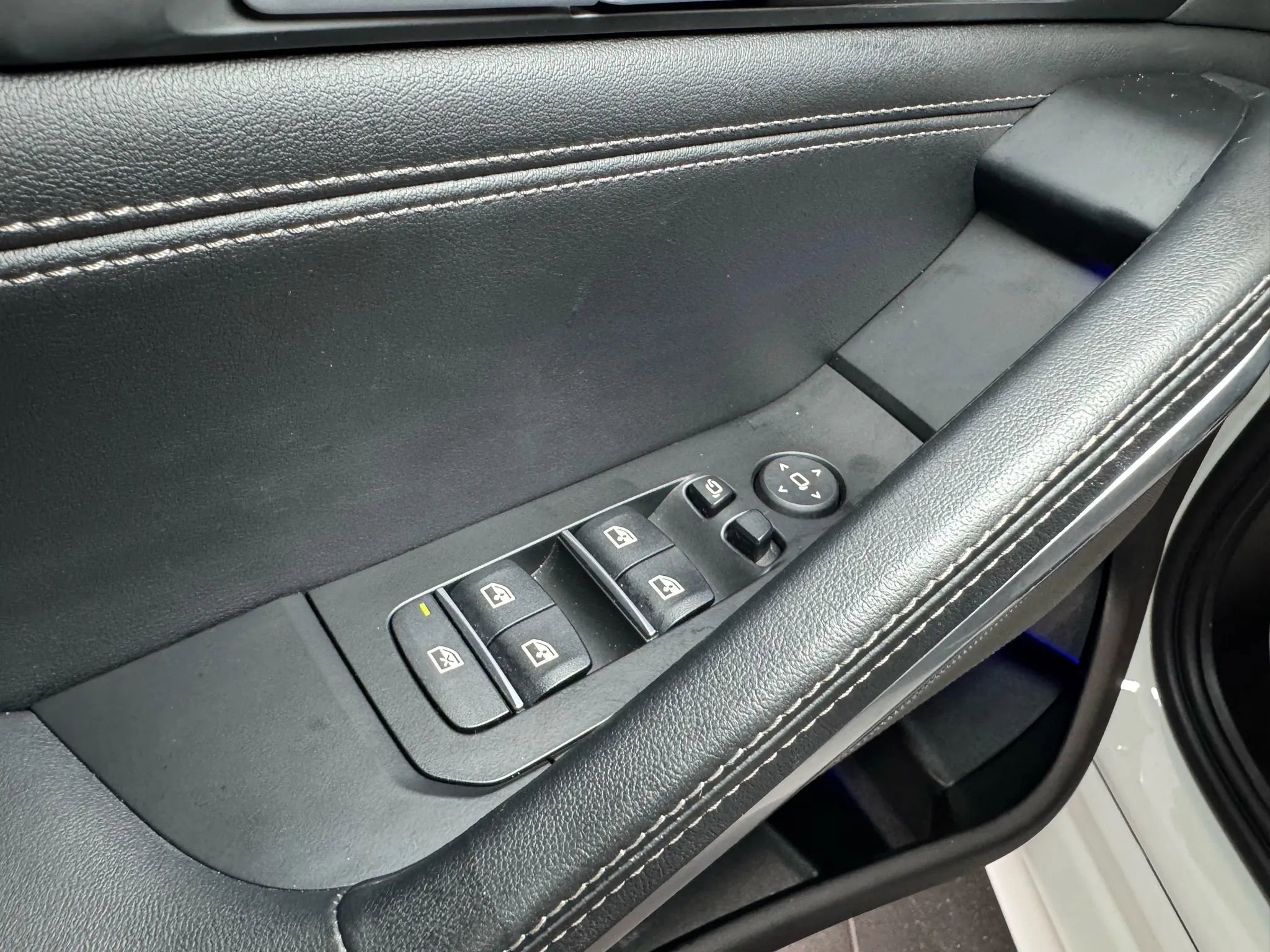 Used 2024 BMW X6 M60i w/ M Sport Professional Package image 24