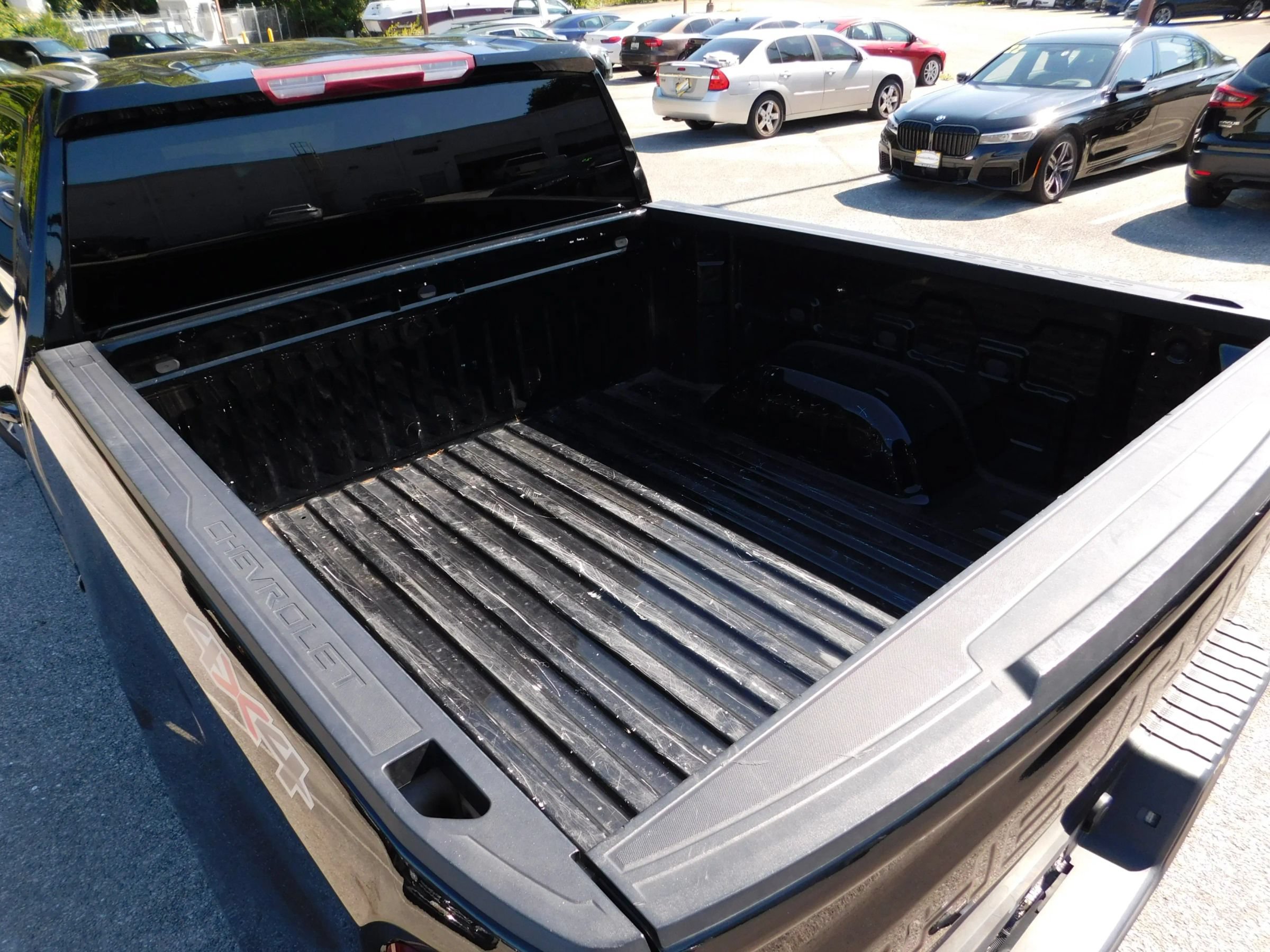 Used 2022 Chevrolet Silverado 1500 LT AWD/4WD image 8