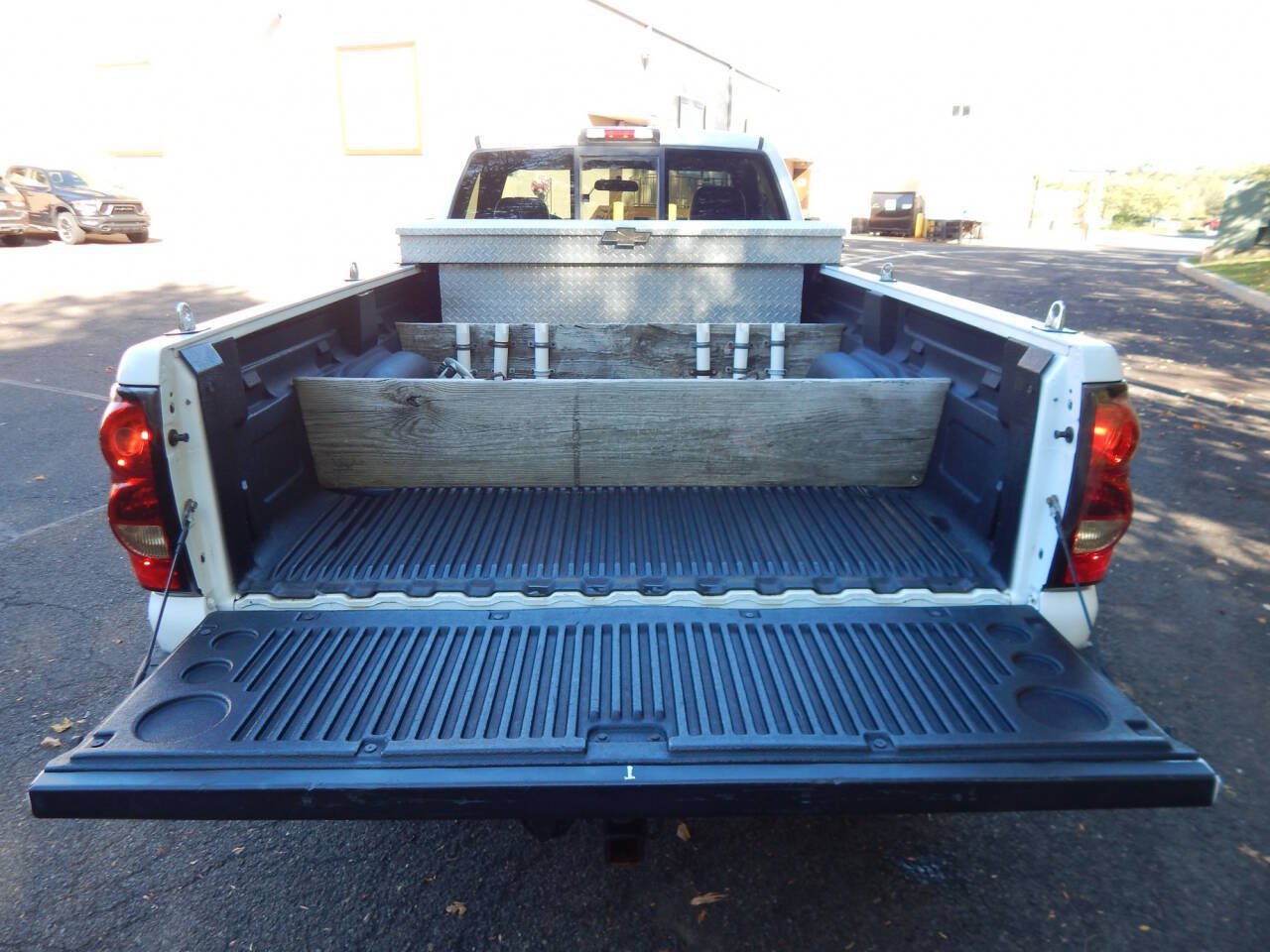 Used 2006 Chevrolet Silverado 2500 W/T w/ Snow Plow Prep Package AWD/4WD image 11