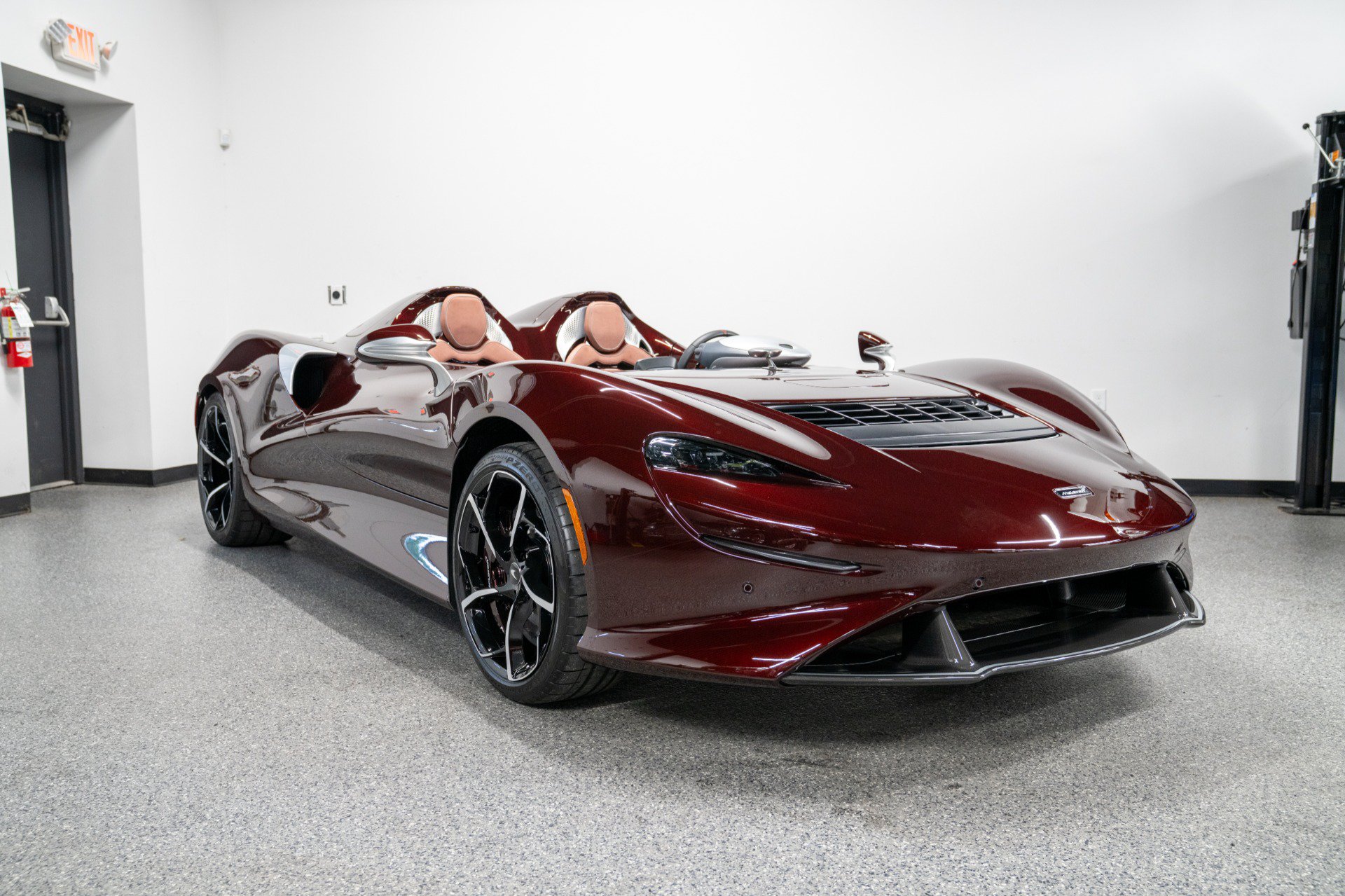 Used 2021 McLaren Elva RWD image 3