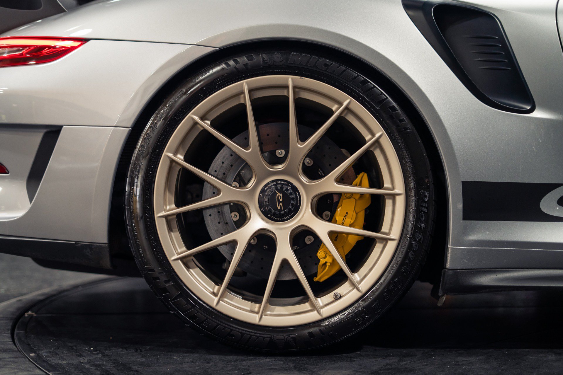 Used 2019 Porsche 911 GT3 RS RWD image 12