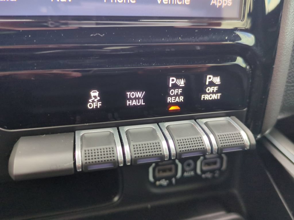 Used 2024 RAM 1500 Laramie AWD/4WD image 28