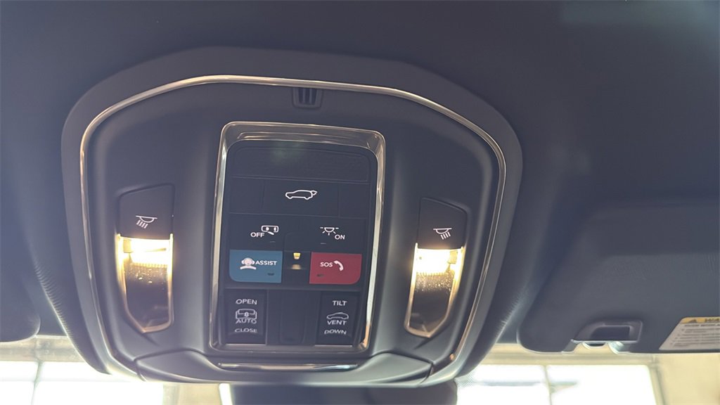 Used 2025 Jeep Grand Cherokee L Altitude image 34