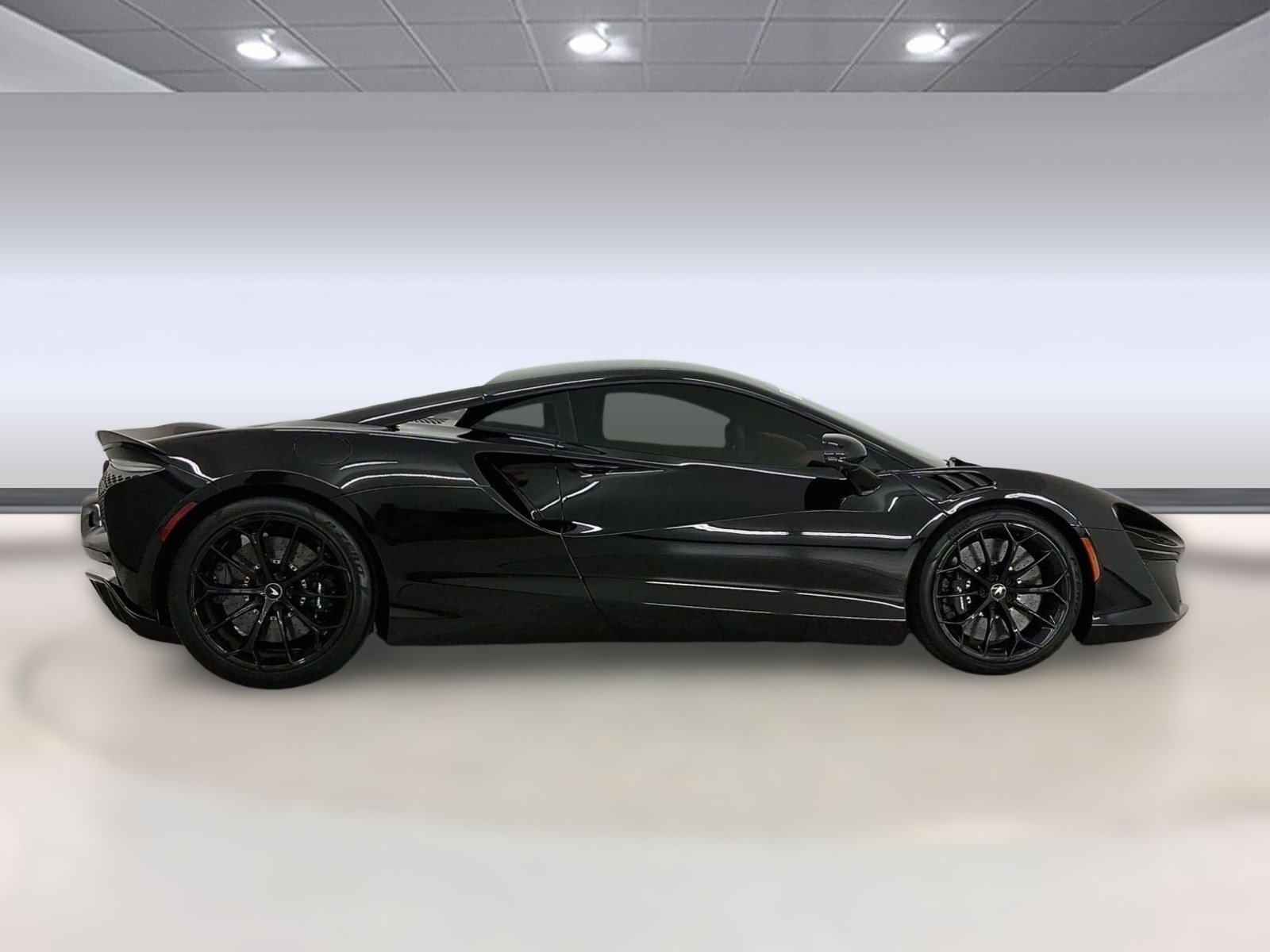 Used 2024 McLaren Artura image 8