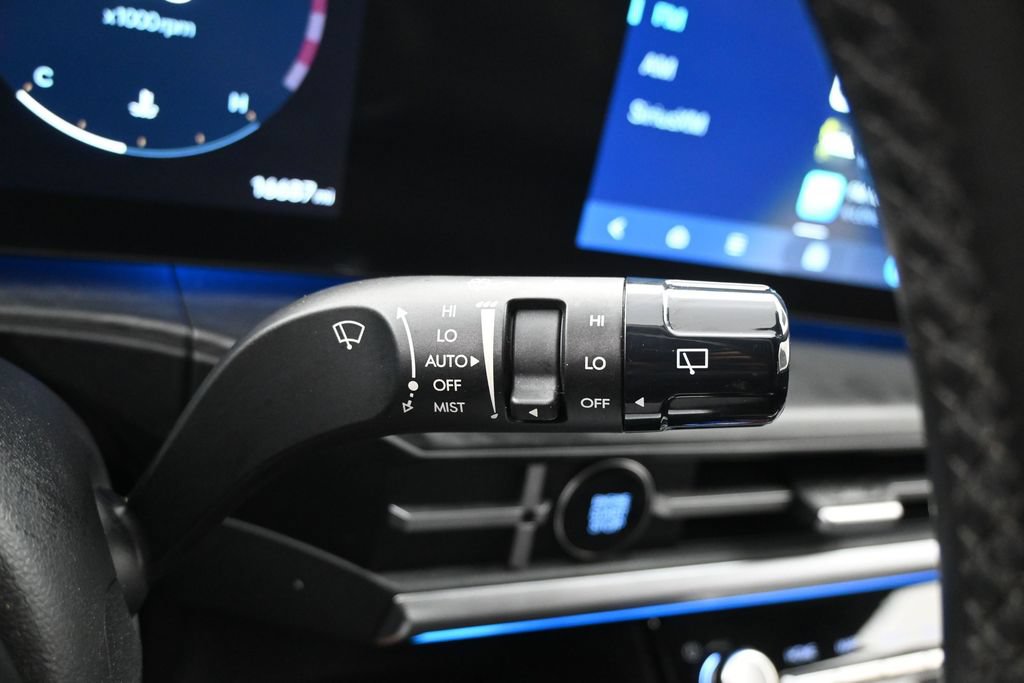 Used 2024 Hyundai Santa Fe Limited FWD image 18