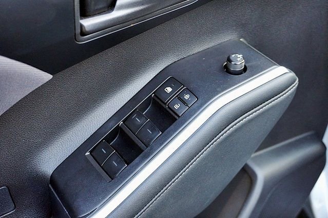 Used 2025 Toyota Highlander LE FWD image 23