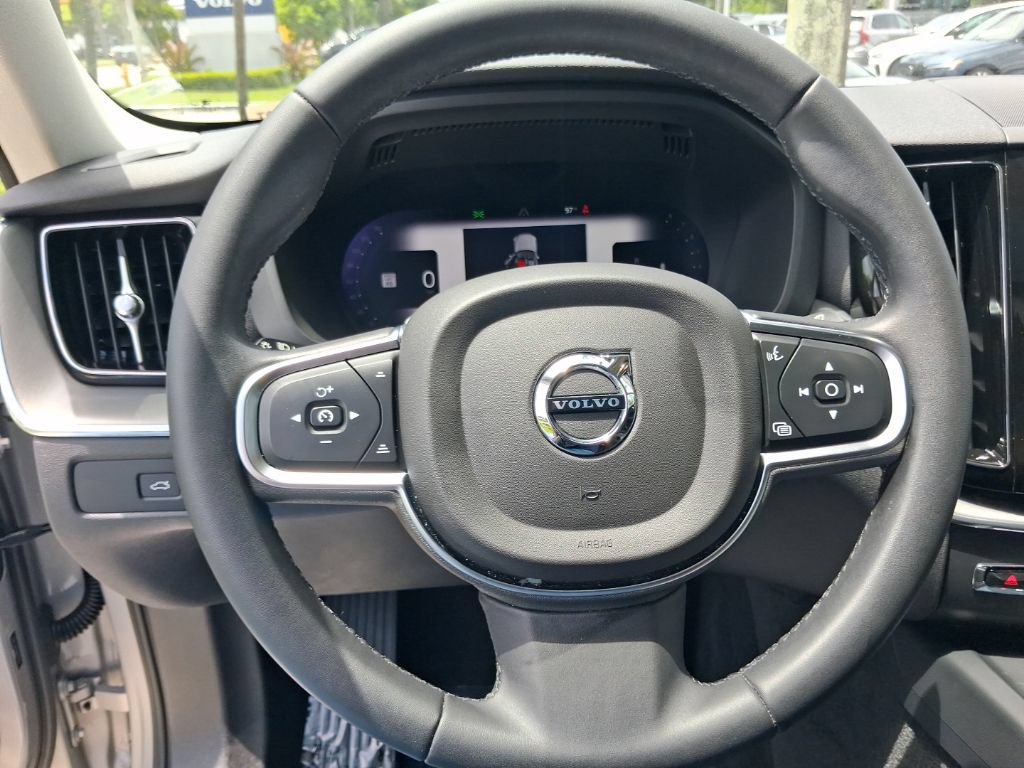 Used 2024 Volvo XC60 B5 Core w/ Protection Package Premier AWD/4WD image 17