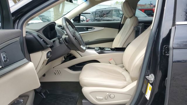 Used 2020 Lincoln Nautilus FWD w/ Equipment Group 101A image 4