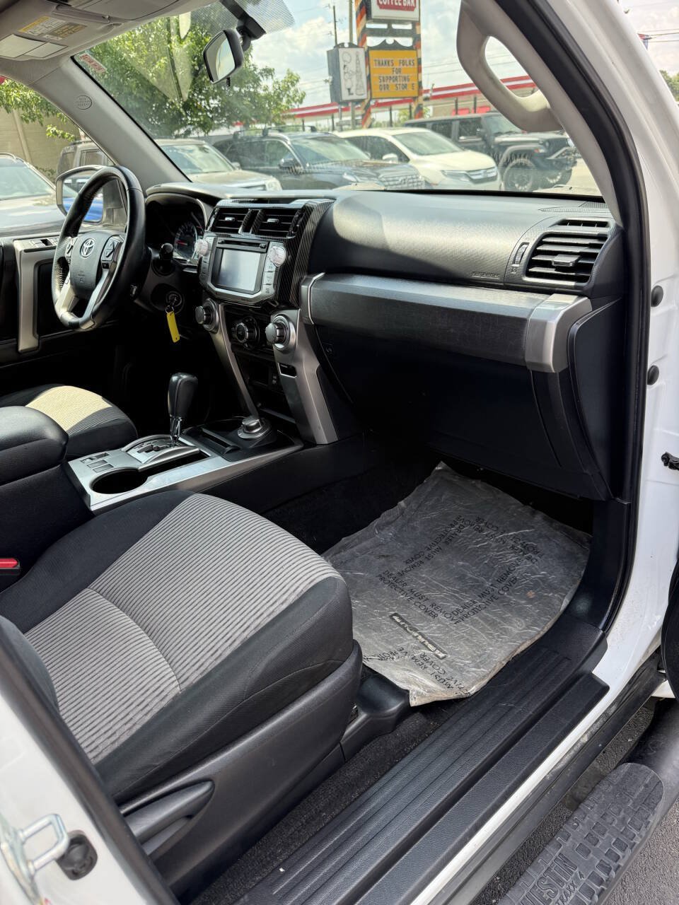 Used 2017 Toyota 4Runner SR5 AWD/4WD image 22