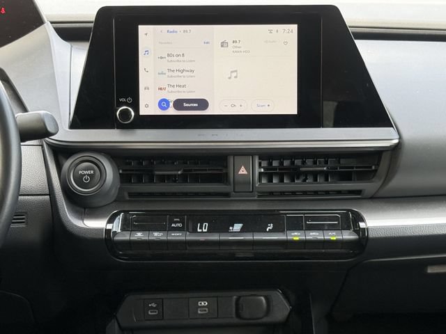 Used 2025 Toyota Prius LE FWD image 16