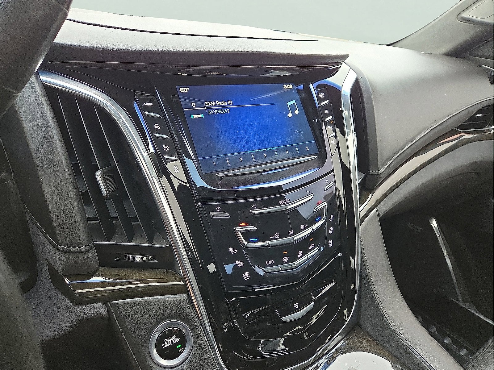 Used 2017 Cadillac Escalade Platinum image 16
