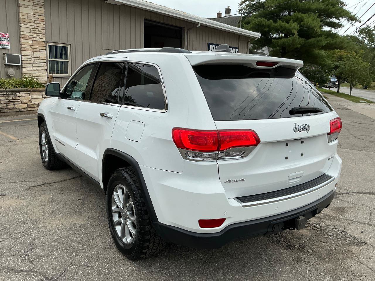 Used 2015 Jeep Grand Cherokee Limited w/ Trailer Tow Group IV AWD/4WD image 6