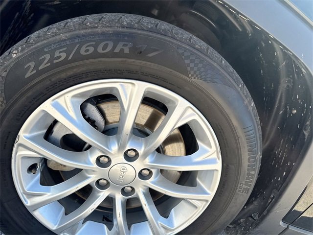 Used 2019 Jeep Cherokee Latitude w/ Popular Appearance Group image 39