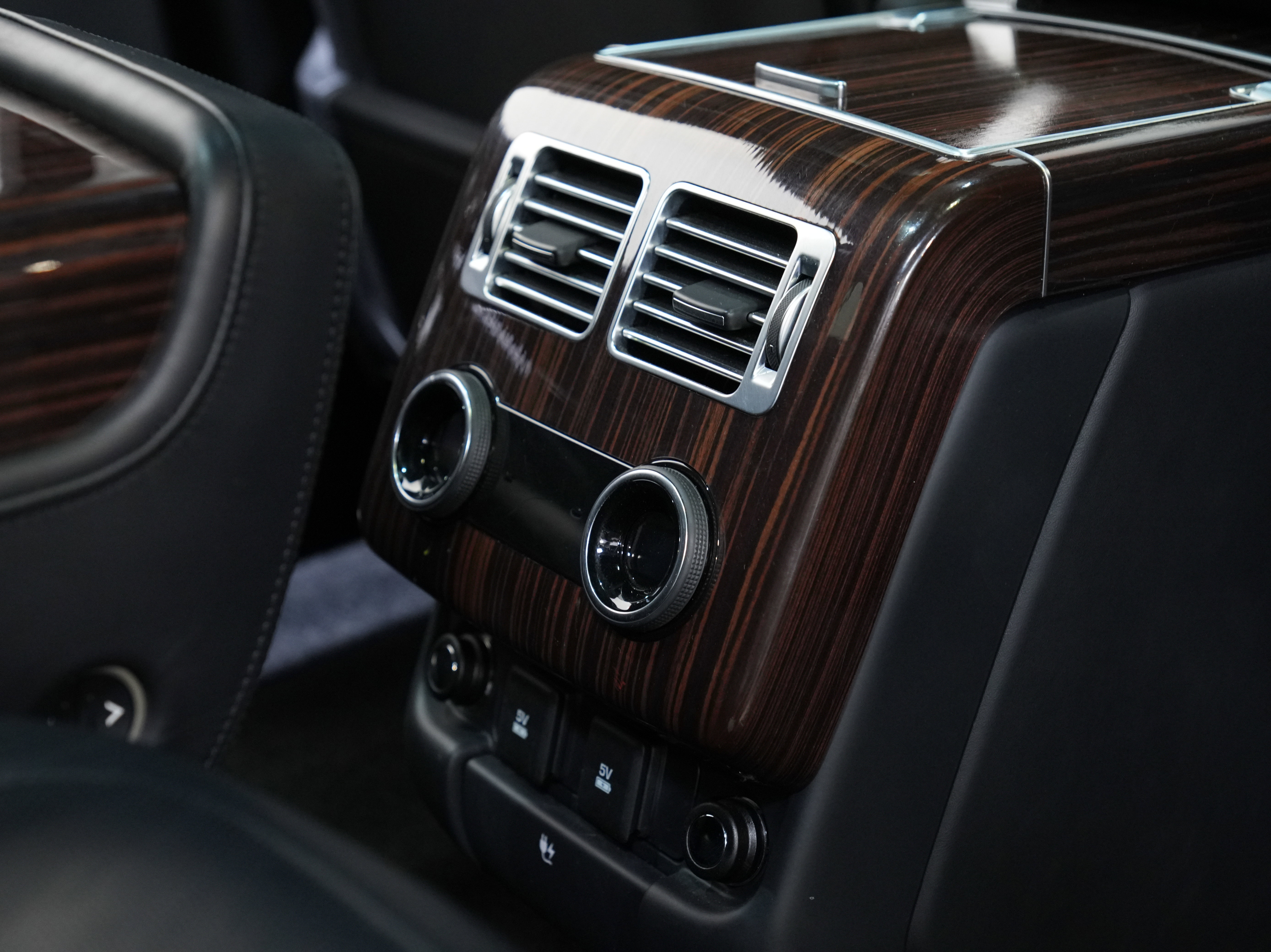 Used 2018 Land Rover Range Rover Long Wheelbase Autobiography image 37