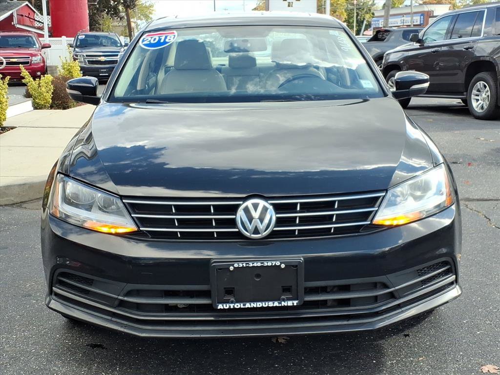 Used 2018 Volkswagen Jetta SE image 2