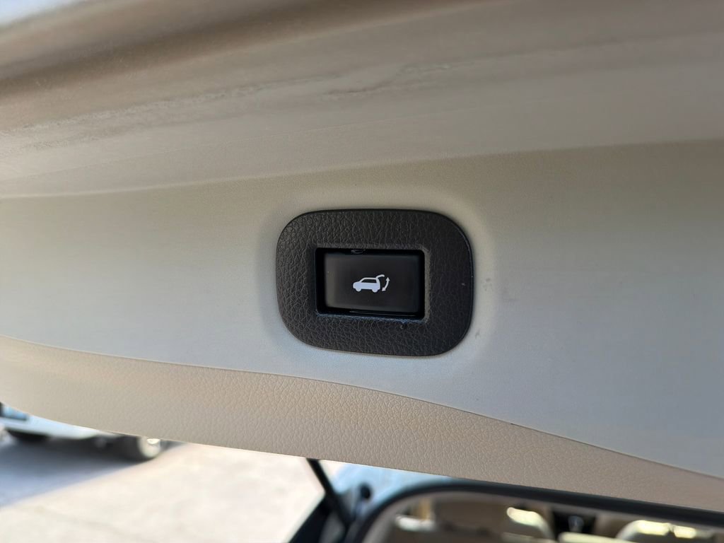 Used 2018 Nissan Rogue SL w/ Premium Package FWD image 40