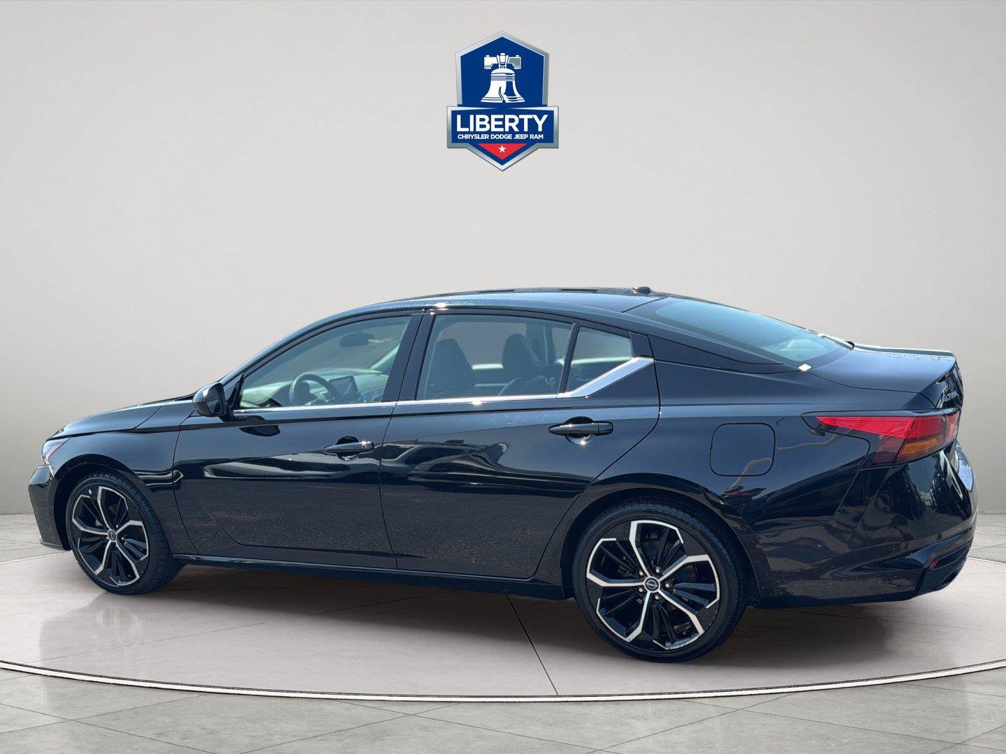 Used 2024 Nissan Altima 2.5 SR FWD image 6
